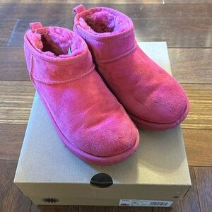 Ultra mini pink Ugg for girls (sz 4 kids)